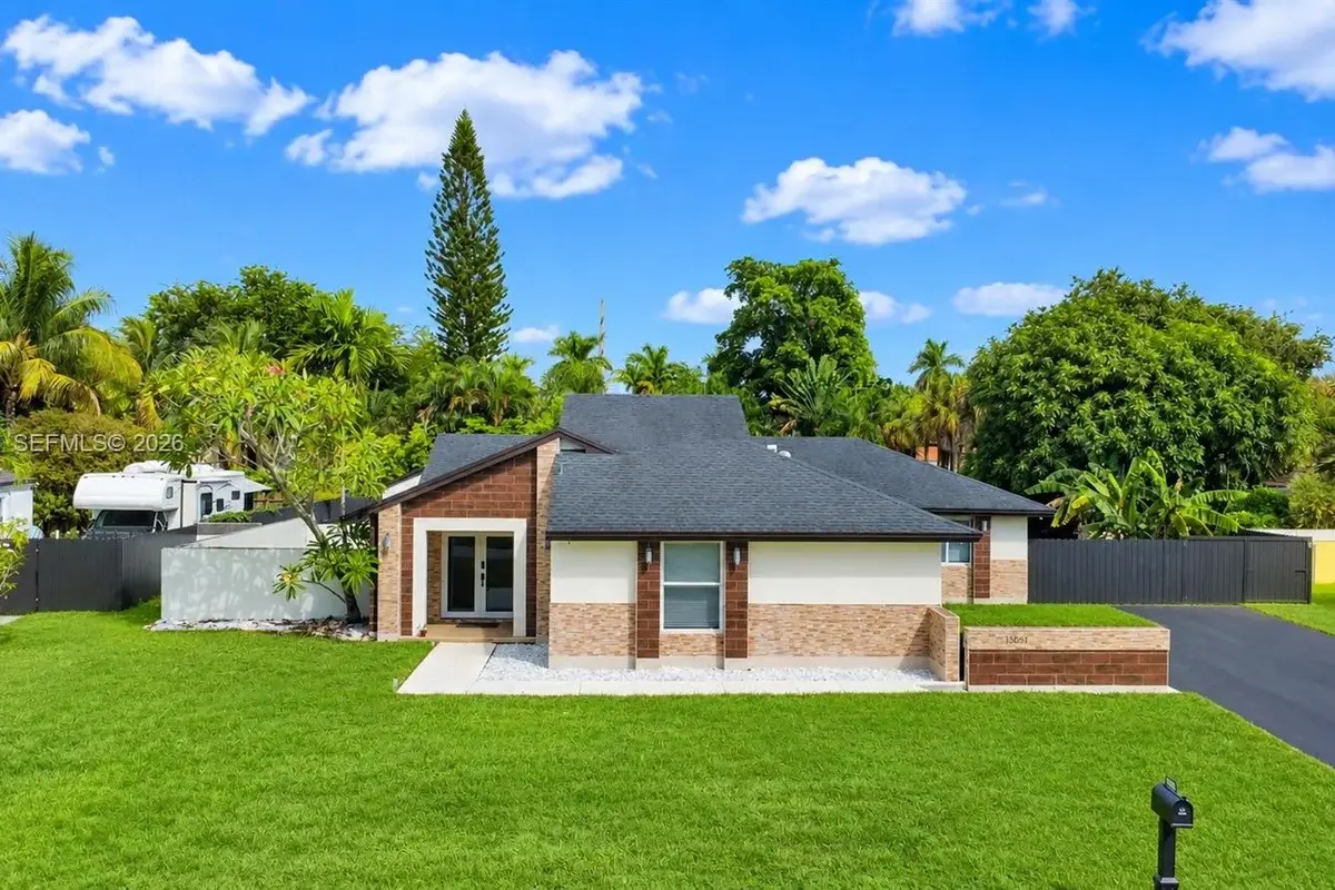15281 SW 153rd St, Miami: photo 1 of 3