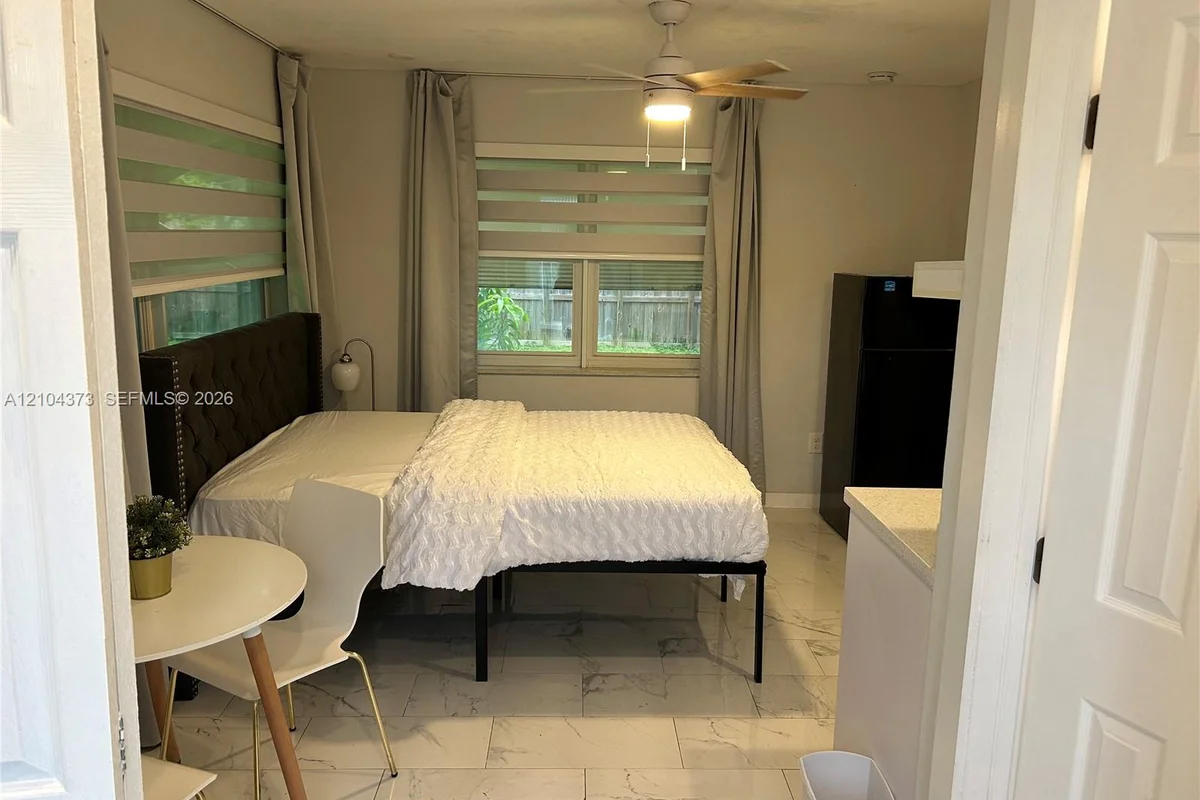 6225 SW 20th St, Miramar: photo 1 of 5