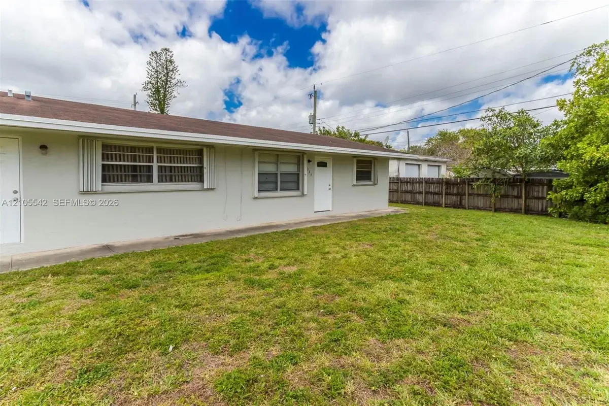 6333 Pierce St #2, Hollywood: photo 1 of 21