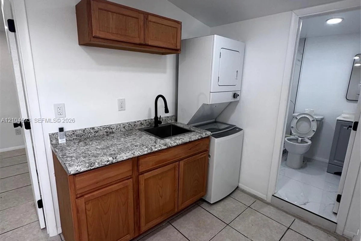 20906 SW 118th Ave, Miami: photo 1 of 14