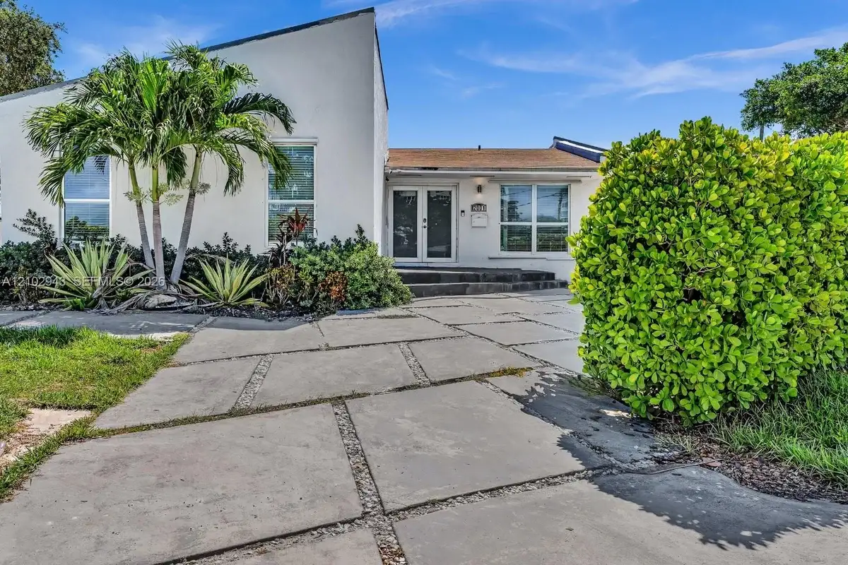 2001 NE 122nd Rd, North Miami: photo 1 of 24