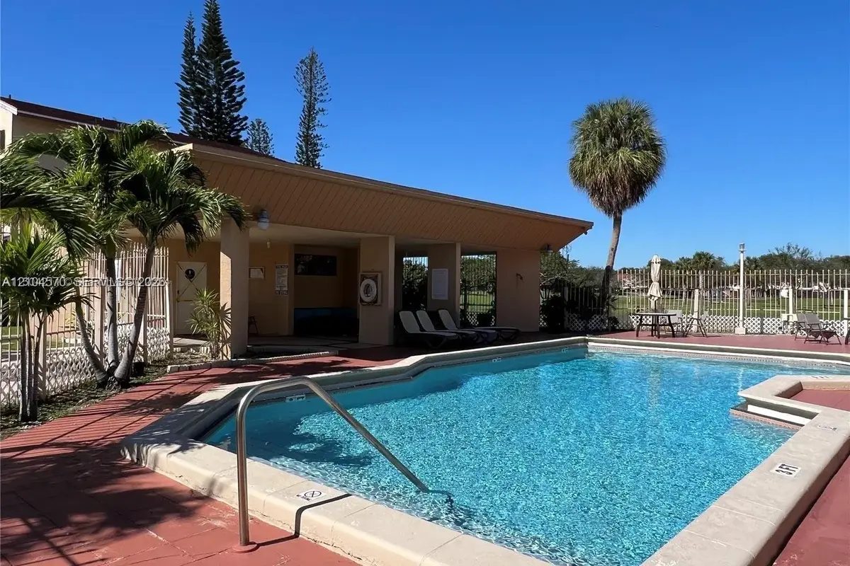 341 W Park Dr #106-15, Miami: photo 1 of 23