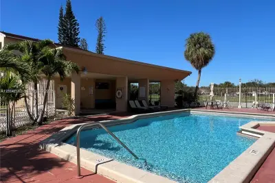 341 W Park Dr #106-15, Miami: photo 1 of 23