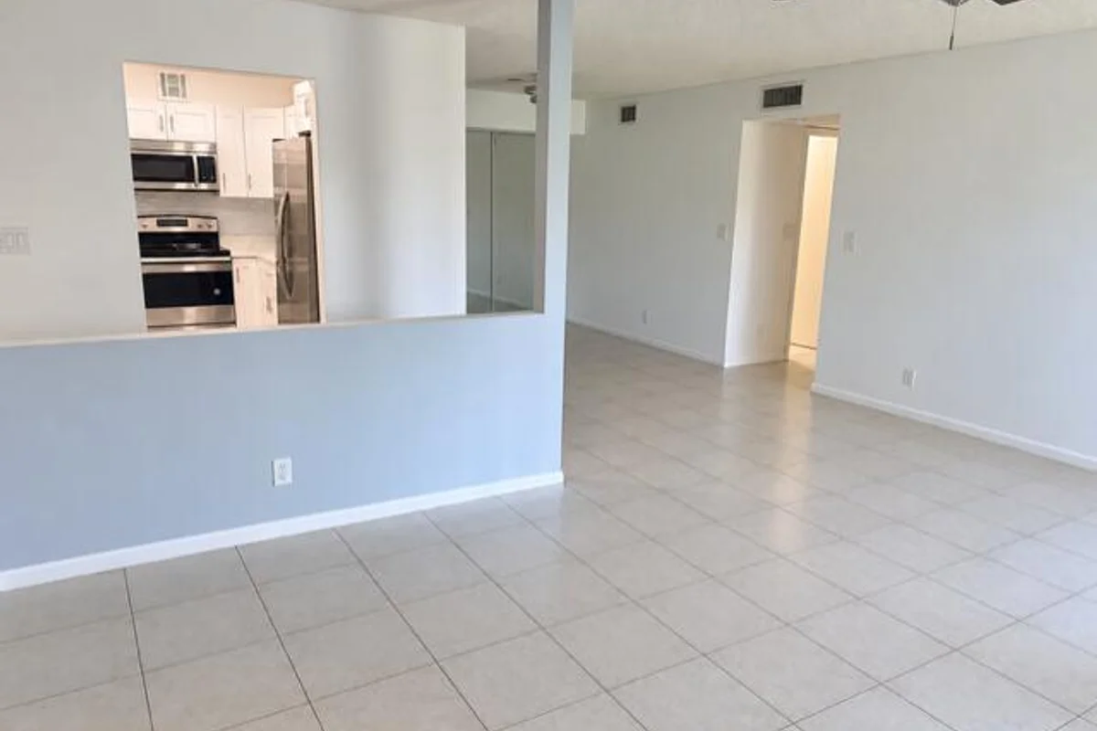 456 N Laurel Dr #1507, Margate: photo 1 of 15