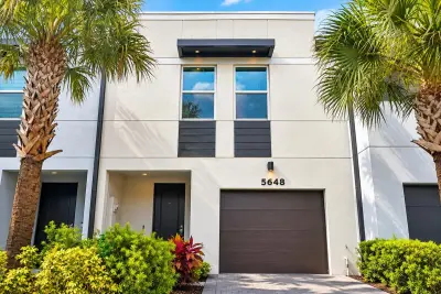 5648 Mentmore Dr, Mangonia Park: photo 1 of 18