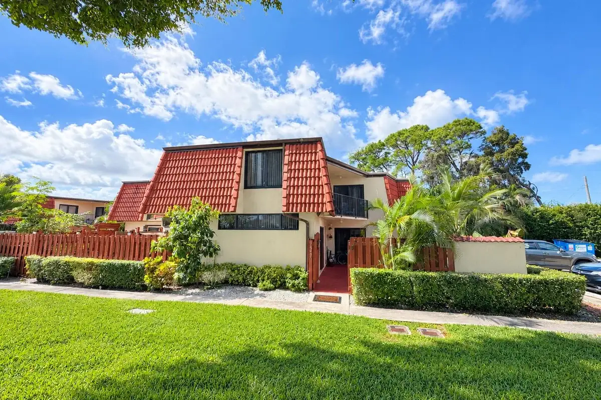 3838 Victoria Dr, West Palm Beach: photo 1 of 11
