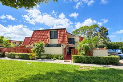 3838 Victoria Dr, West Palm Beach: photo 1 of 11