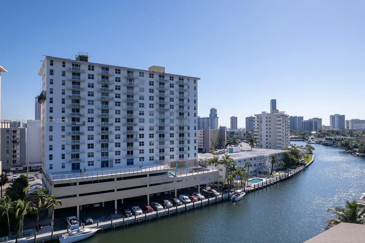 427 Golden Isles #9G, Hallandale Beach: photo 1 of 18