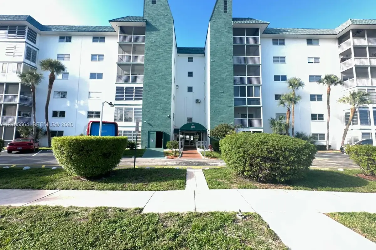 4751 NW 21st St #210, Lauderhill: photo 1 of 34
