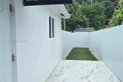 Home in Lauderhill: photo 1 of 9