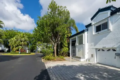 243 NE 212th Ter, Miami: photo 1 of 48