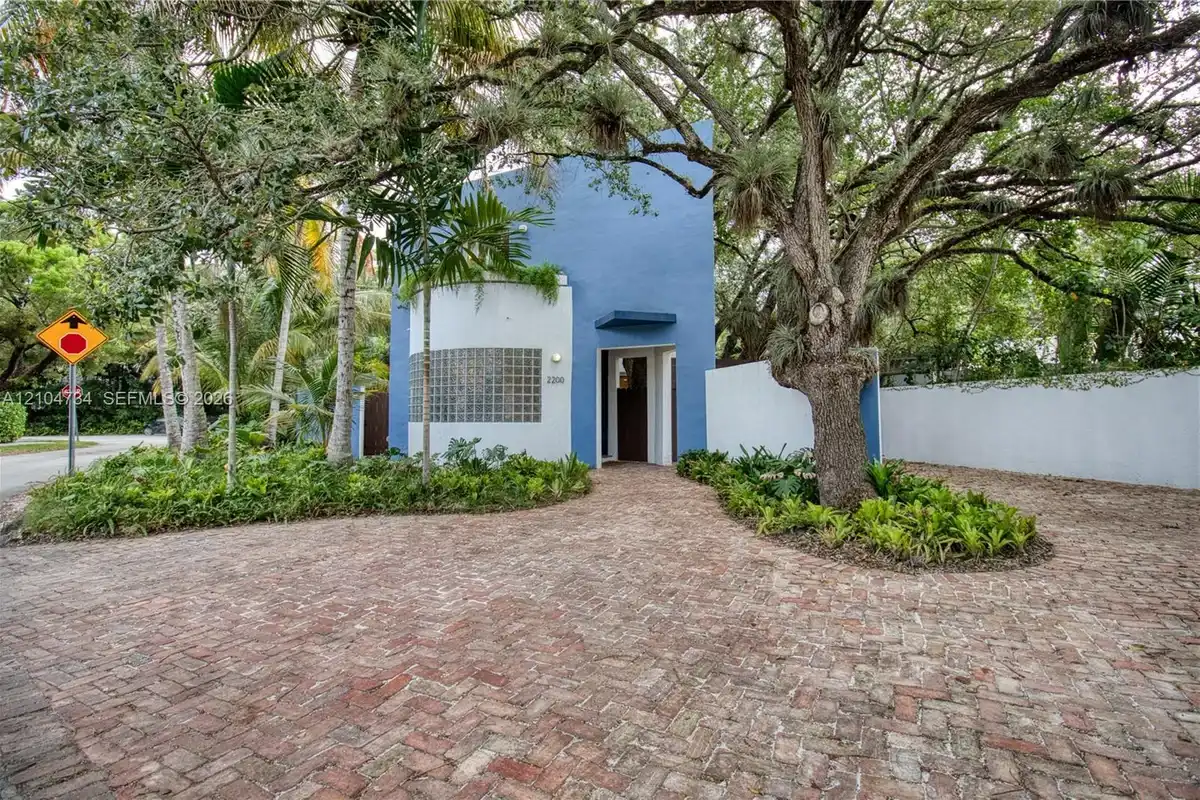 2200 Lincoln Ave, Miami: photo 1 of 31