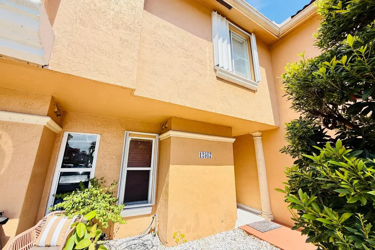 12317 NW 11th St #1302, Miami: photo 1 of 31