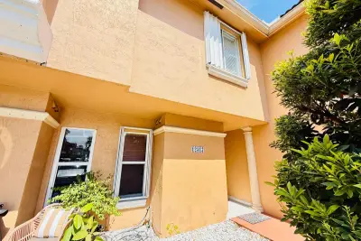12317 NW 11th St #1302, Miami: photo 1 of 31
