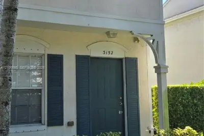 3152 SW 49th St #126, Dania Beach: photo 1 of 13