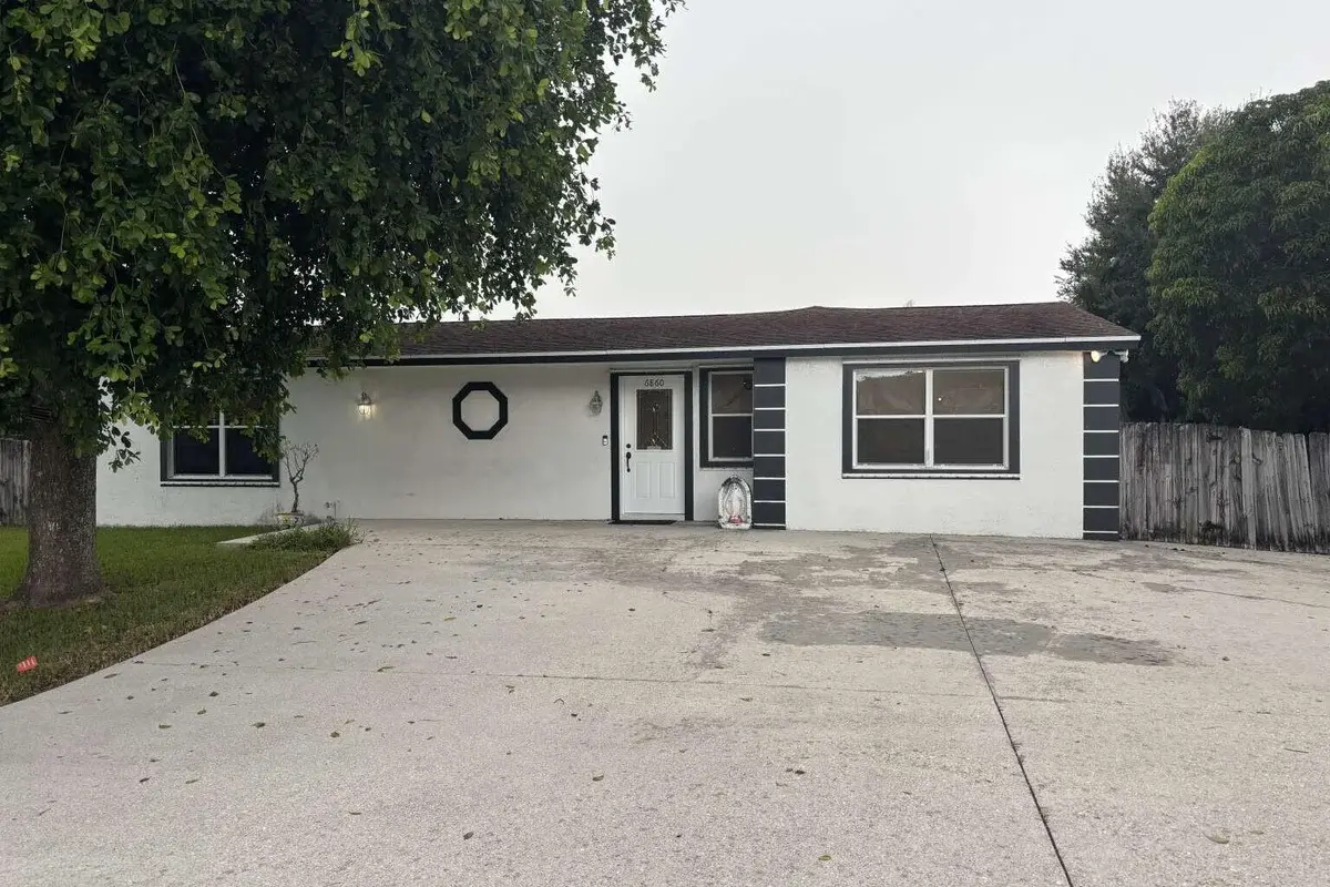 6860 Venetian Dr, Lake Worth: photo 1 of 20