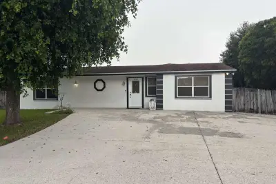 6860 Venetian Dr, Lake Worth: photo 1 of 20