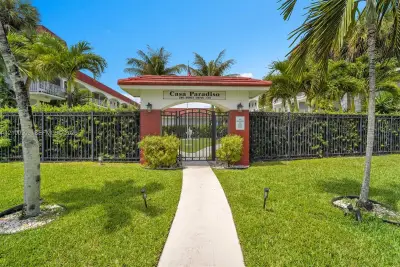 580 Egret Dr #111, Hallandale Beach: photo 1 of 38