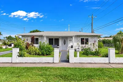 17031 NW 41st Ave, Miami Gardens: photo 1 of 23