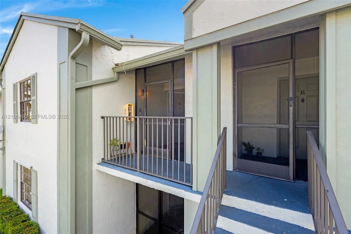 Condo in Homestead: photo 1 of 15
