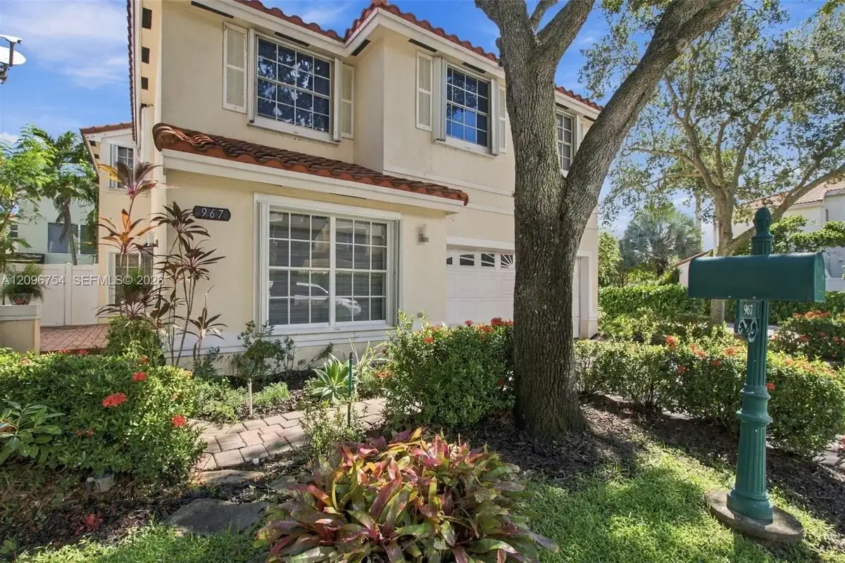 967 Azure Ln, Weston: photo 1 of 25