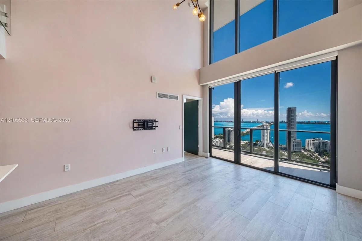 121 NE 34th St #PH7, Miami: photo 1 of 56