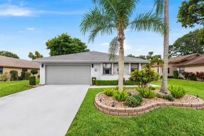 1417 NW 26th Ave, Delray Beach: photo 1 of 31