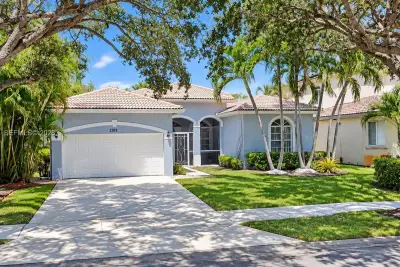 2919 Augusta Cir, Homestead: photo 1 of 31