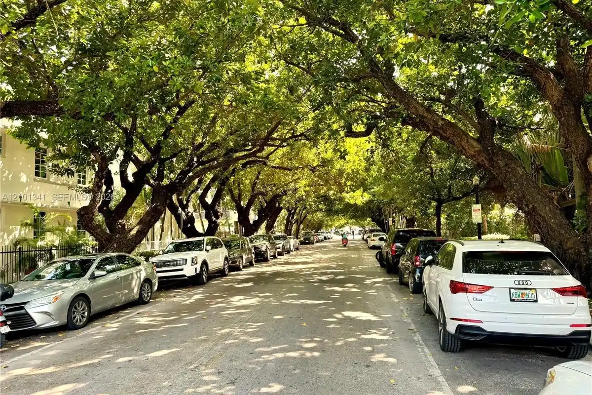 349 Meridian Ave #B202, Miami Beach: photo 1 of 24