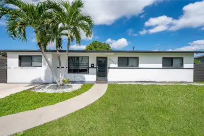 10455 SW 43rd Ter, Miami: photo 1 of 24