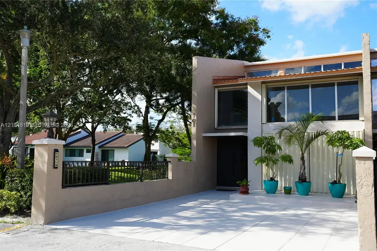 701 E Coco Plum Cir #8, Plantation: photo 1 of 39