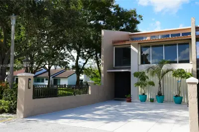 701 E Coco Plum Cir #8, Plantation: photo 1 of 39