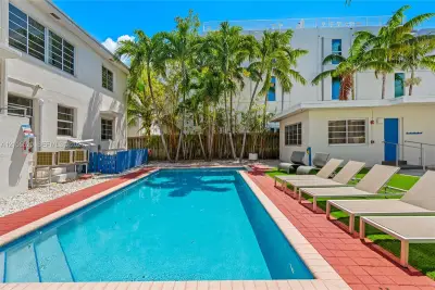 1032 Michigan Ave #E, Miami Beach: photo 1 of 28