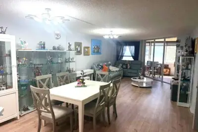 7523 Granville Dr #112, Tamarac: photo 1 of 16