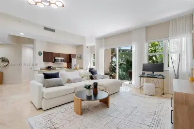 20000 E Country Club Dr #401, Aventura: photo 1 of 34
