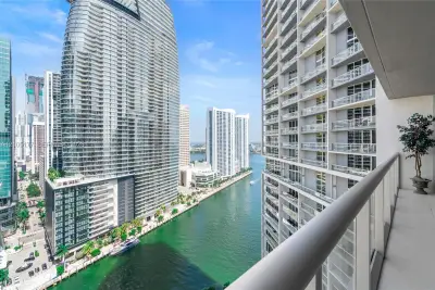 475 Brickell Ave #2414, Miami: photo 1 of 37