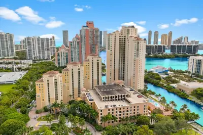 3340 NE 190th St #602, Aventura: photo 1 of 61
