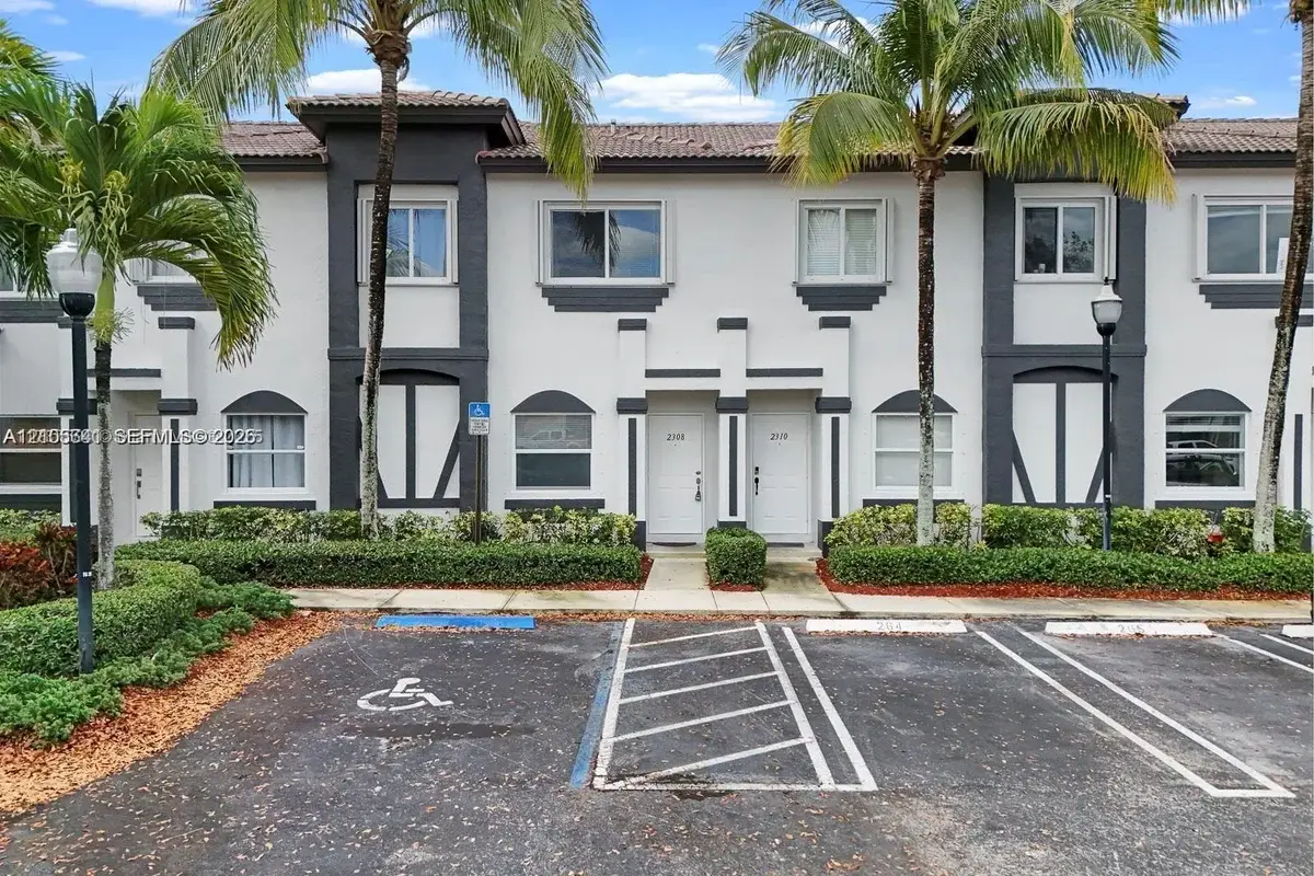 2308 SE 24th Ave, Homestead: photo 1 of 30