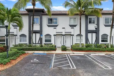 2308 SE 24th Ave, Homestead: photo 1 of 30
