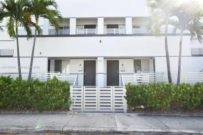 833 SW 8th Ave #D, Miami: photo 1 of 12