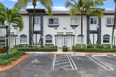 2308 SE 24th Ave, Homestead: photo 1 of 30