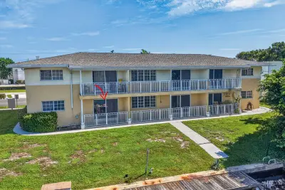 405 Southwind Dr #3, North Palm Beach: photo 1 of 59