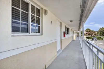405 Southwind Dr #5, North Palm Beach: photo 1 of 49