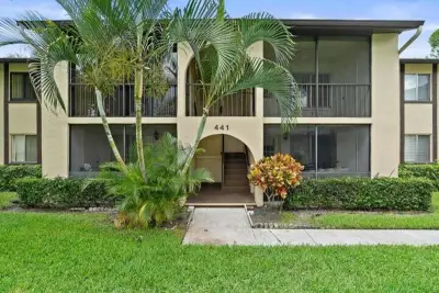 441 Pine Glen Ln #D-2, Greenacres: photo 1 of 37