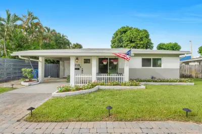 731 NE 49th St, Oakland Park: photo 1 of 35