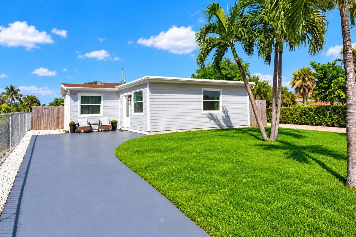 238 SW 10th Ave, Delray Beach: photo 1 of 24
