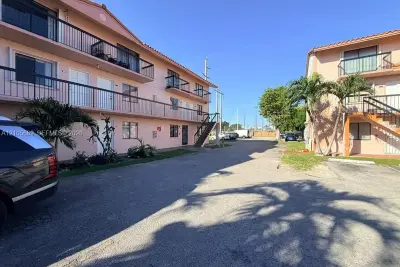 2170 W 60th St #16214, Hialeah: photo 1 of 12