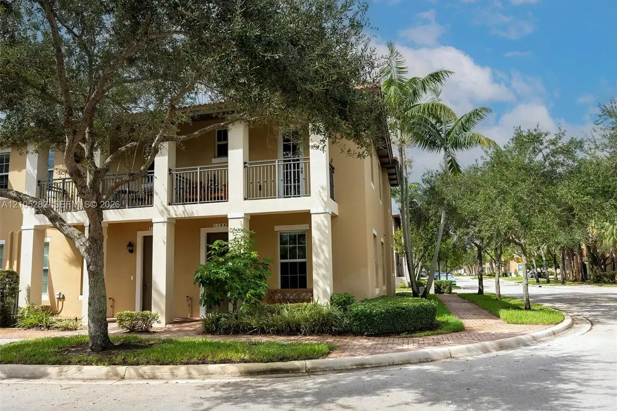 1104 SW 146th Ter, Pembroke Pines: photo 1 of 21
