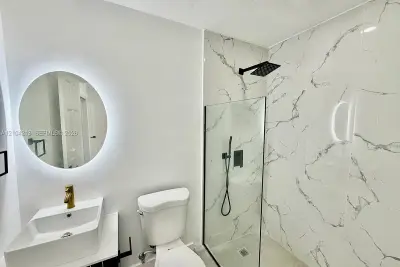 2885 NW 56th St, Miami: photo 1 of 5