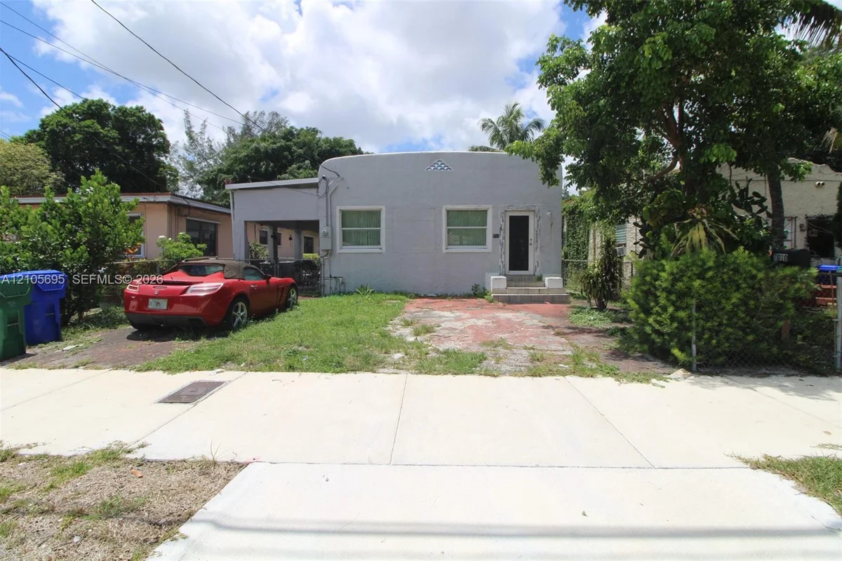 7010 NW 6th Ave, Miami: photo 1 of 15